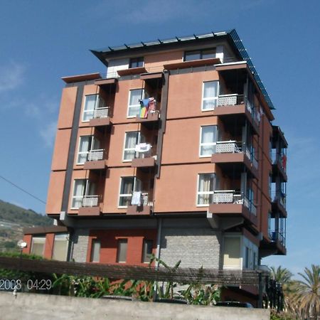Residence Dei Fiori บอร์ดิเกรา ภายนอก รูปภาพ
