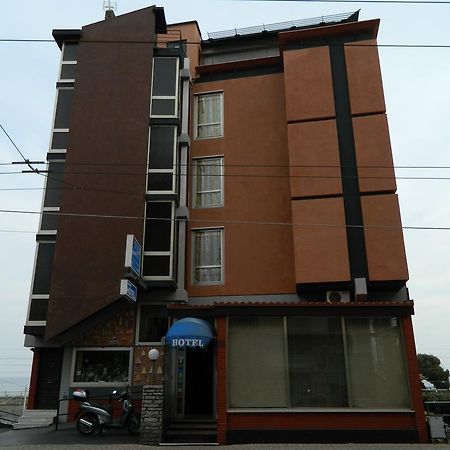 Residence Dei Fiori บอร์ดิเกรา ภายนอก รูปภาพ