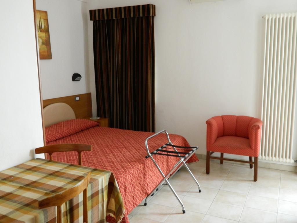 Residence Dei Fiori บอร์ดิเกรา ห้อง รูปภาพ