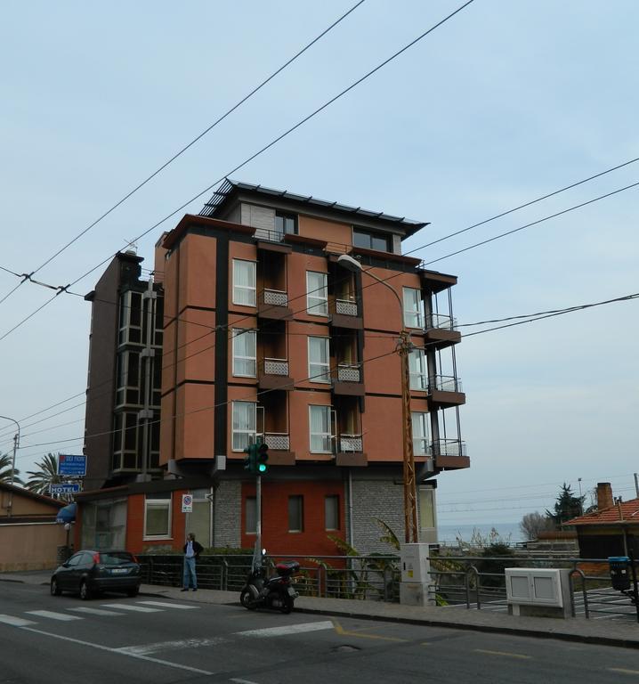 Residence Dei Fiori บอร์ดิเกรา ภายนอก รูปภาพ
