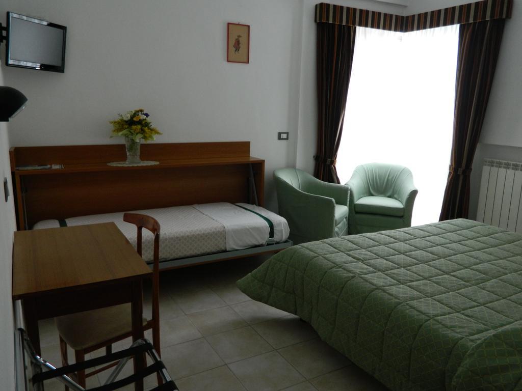 Residence Dei Fiori บอร์ดิเกรา ภายนอก รูปภาพ