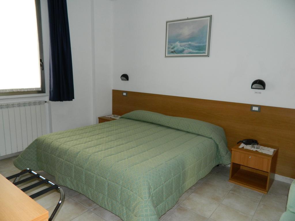 Residence Dei Fiori บอร์ดิเกรา ภายนอก รูปภาพ